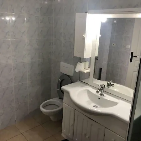 Apartamento T2 Climatisé A 20 Mètres De La Plage Hyères